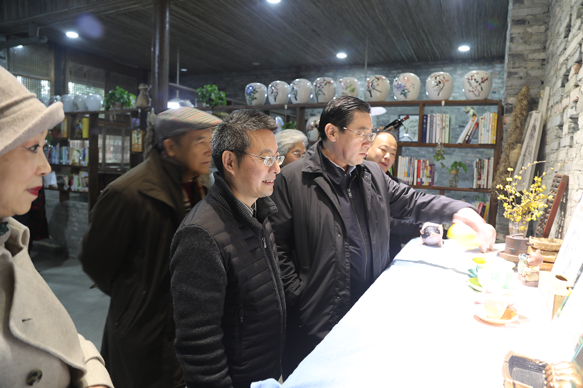 四川省经济文化协会调研都江堰川西林盘文化产业保护与发展